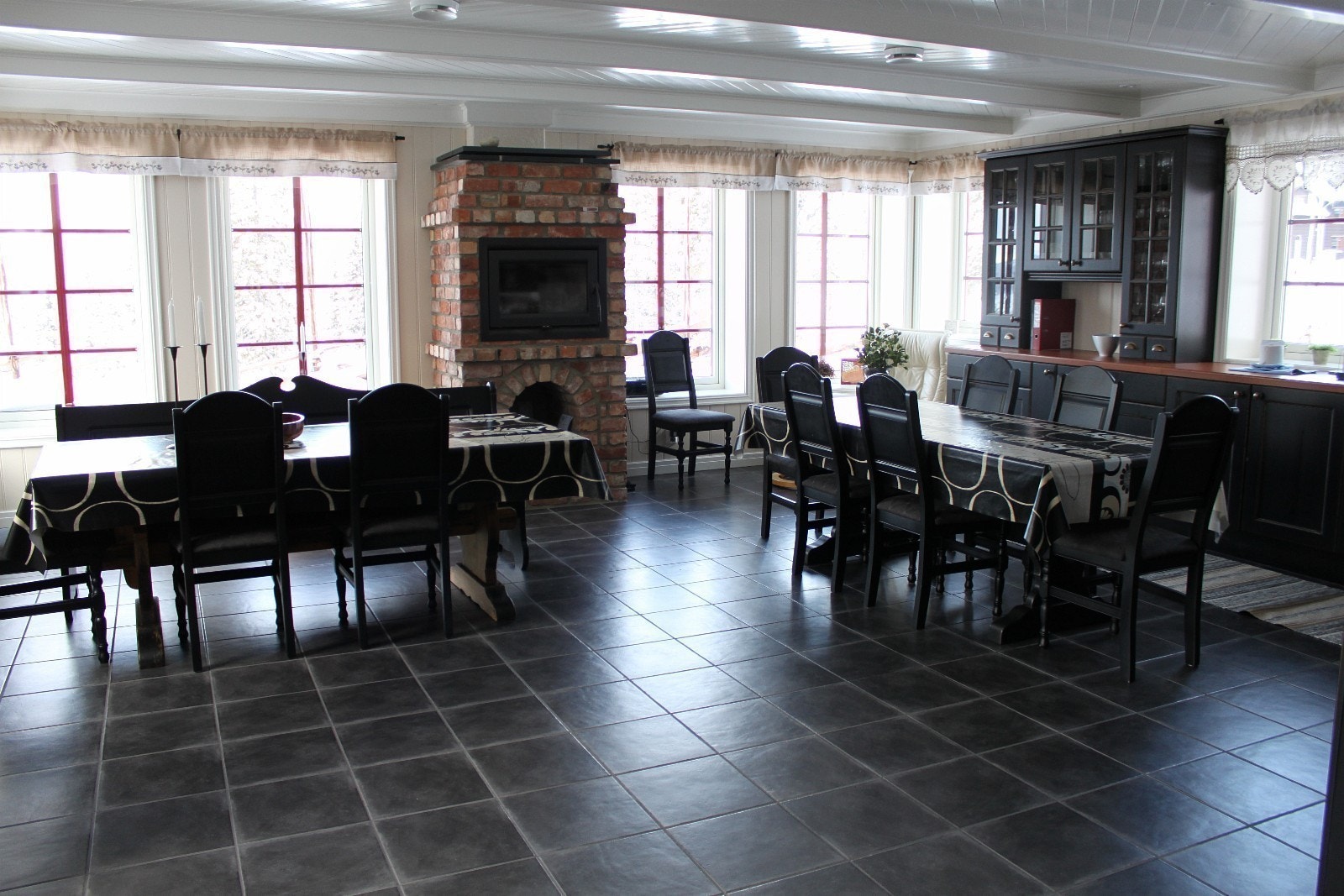 Kjøkken. Møblering tilpasses leietager. Opp til 33 spiseplasser. Galleribilde