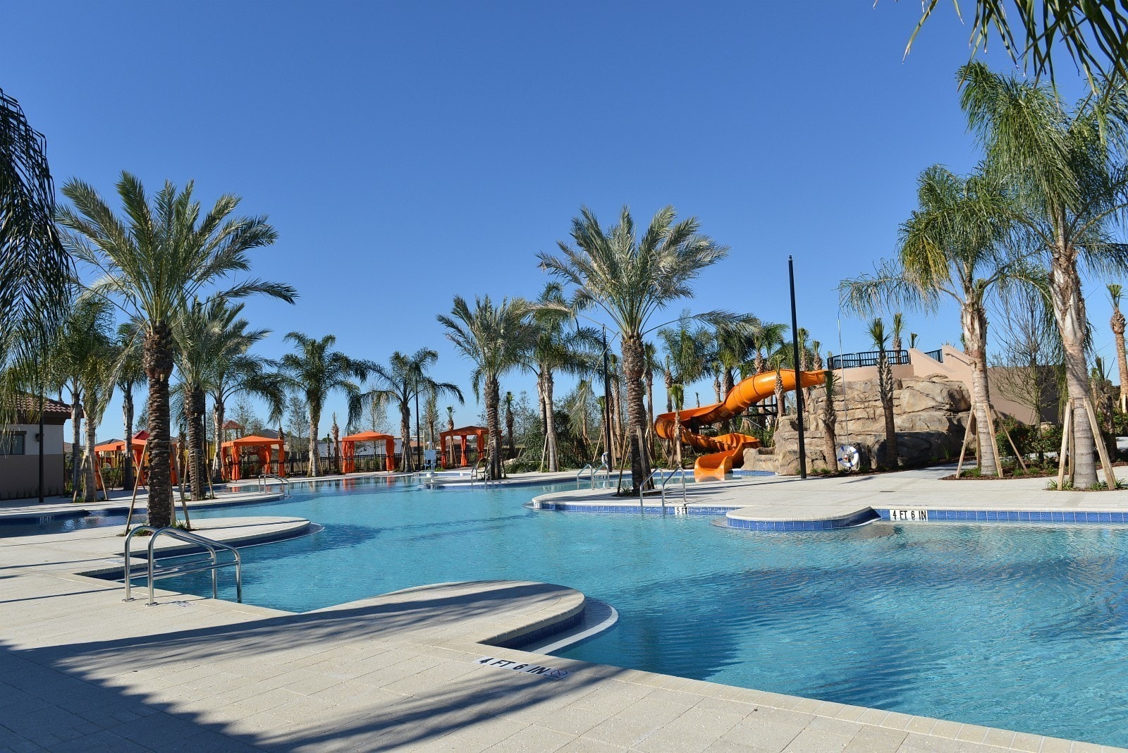 Felles basseng v/klubb hus. Galleribilde