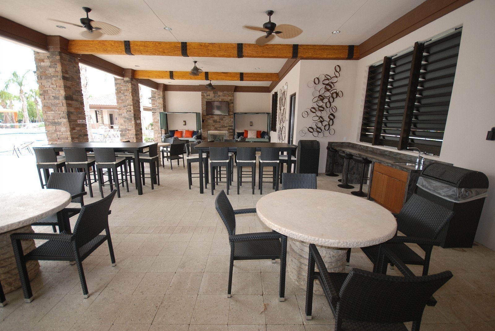 Sitteområde ute i klubbhuset Galleribilde