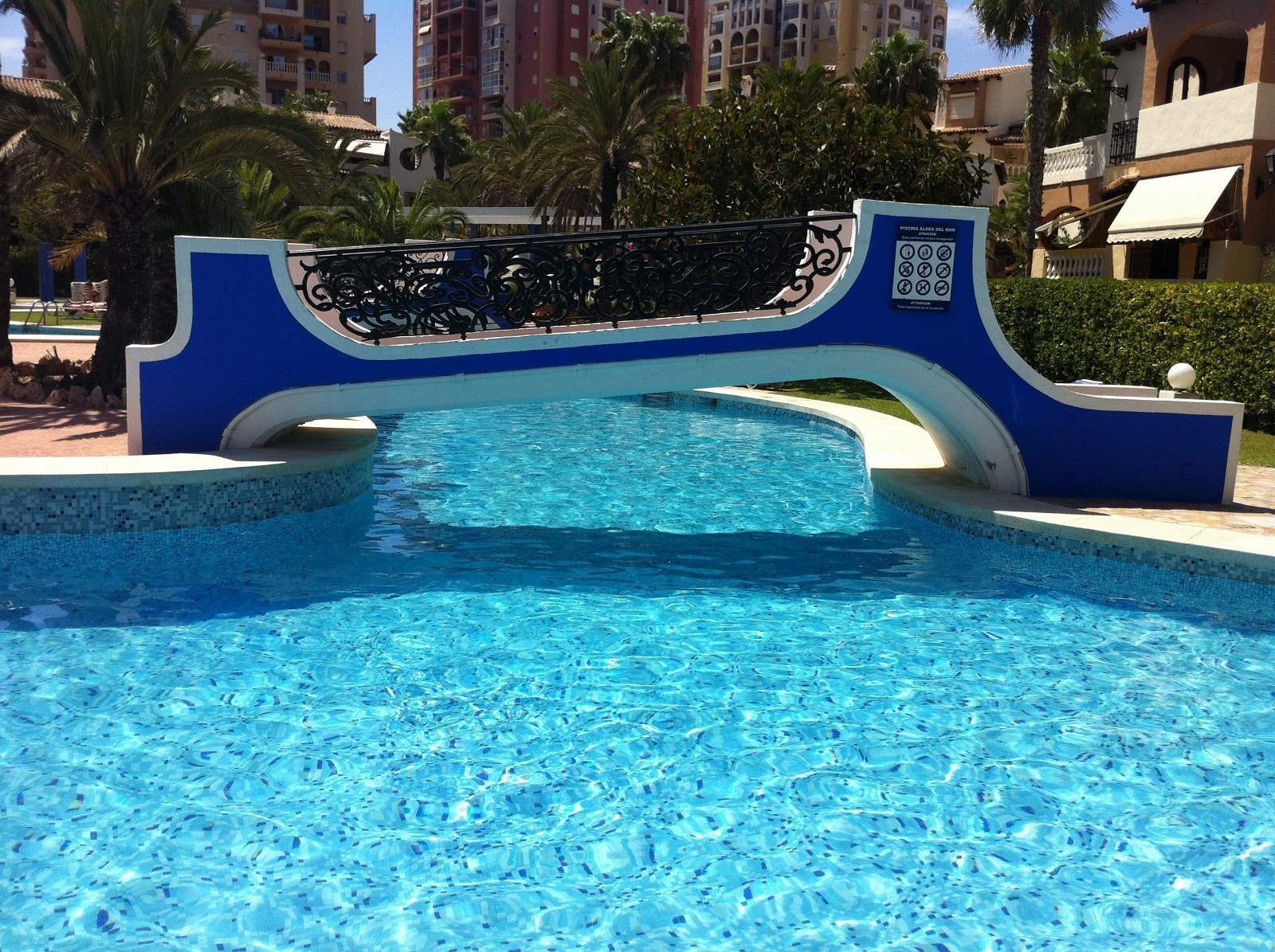 Torreviejas flotteste og største bassengområde m/ restaurant
m/ kjempegod mat inne i Aldea Del Mar. Galleribilde