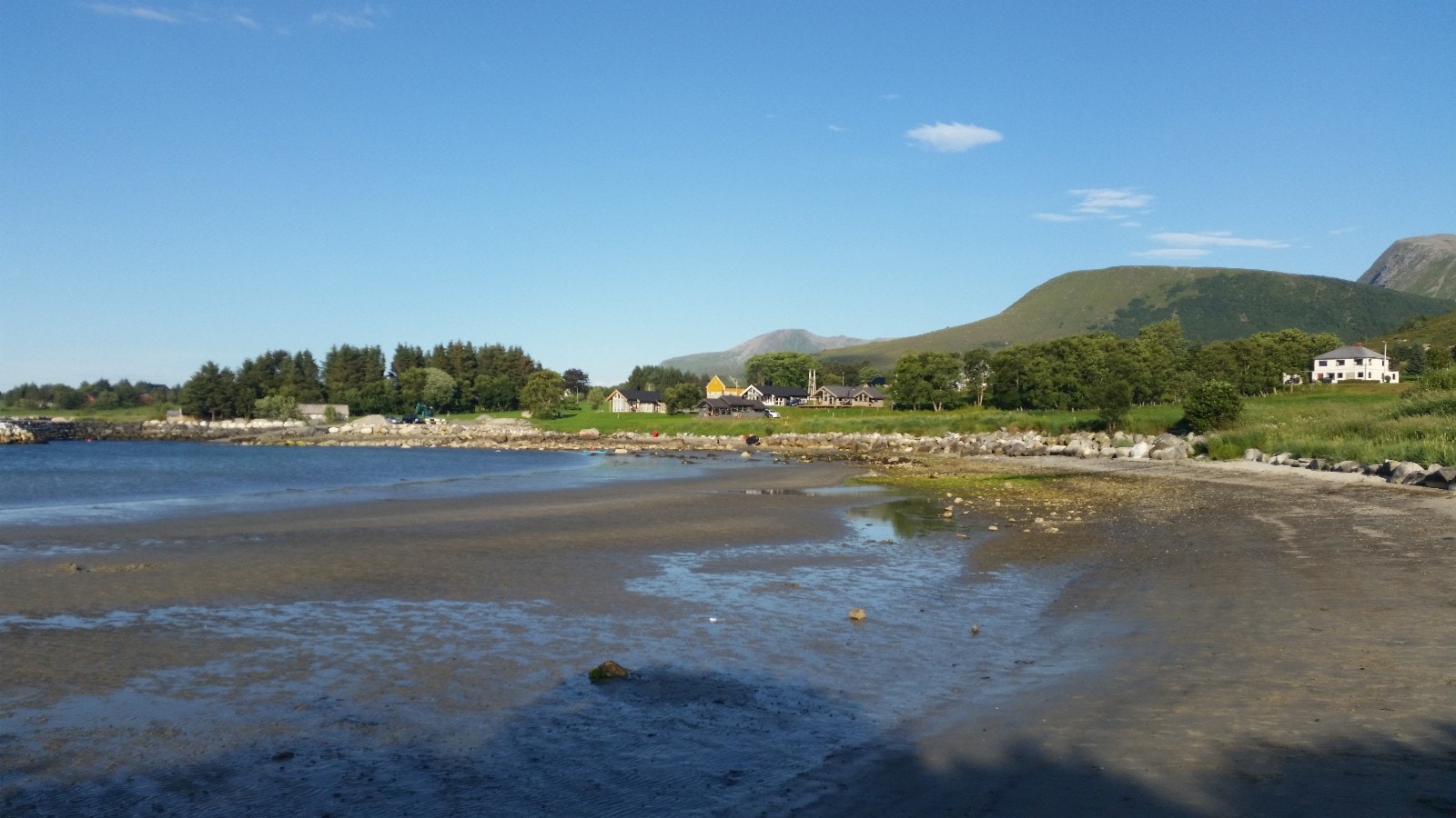 Flott badestrand rett ved hytta Galleribilde
