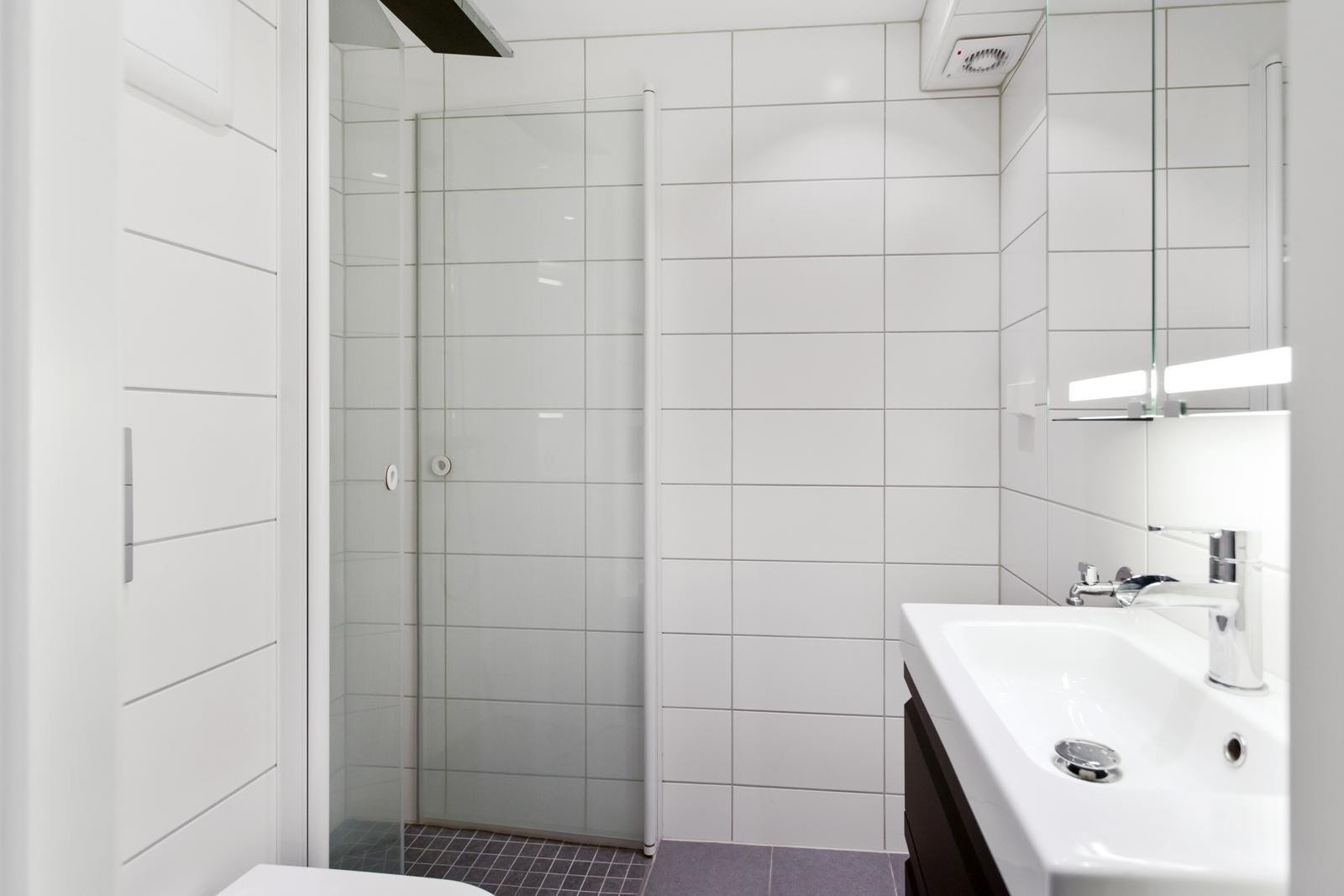 Badet gjennomgikk en totaltoppussing i 2014 hvor det bl.a. ble lagt inn varmekabler og ny innredning. Arbeider utført av fagfolk. Galleribilde