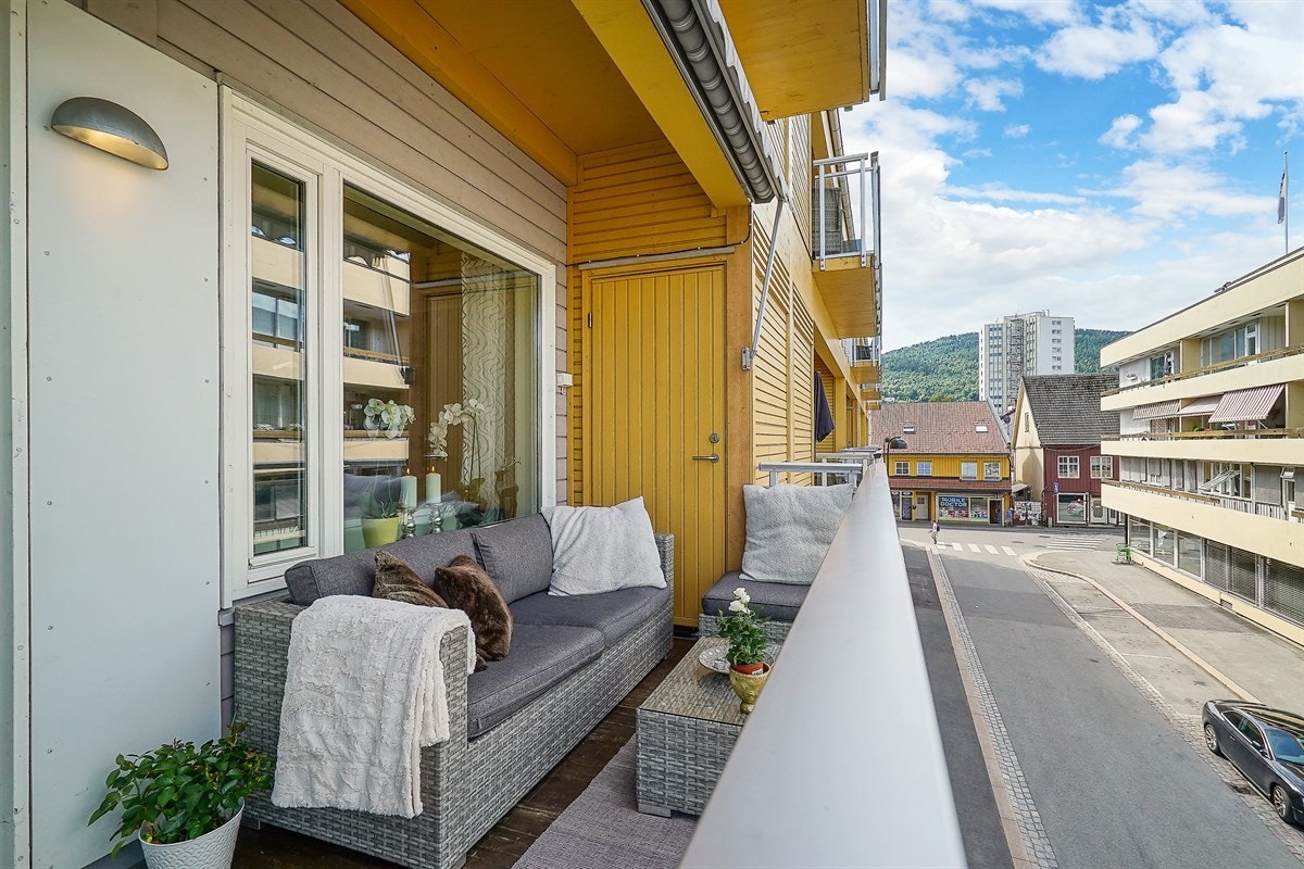 Stor og romslig balkong. Galleribilde