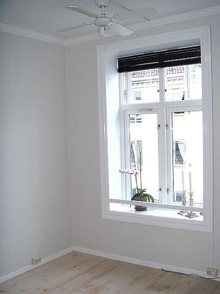 Soverom med walk-in closet Galleribilde