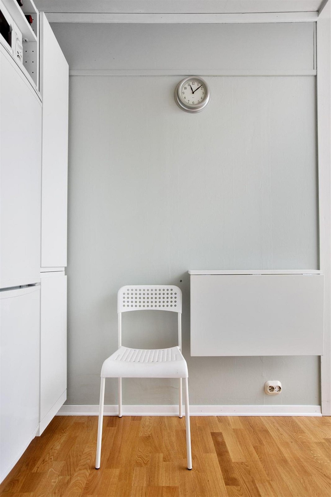 Det er også opphengt et lurt spisebord eller ekstra arbeidsbenk. Galleribilde