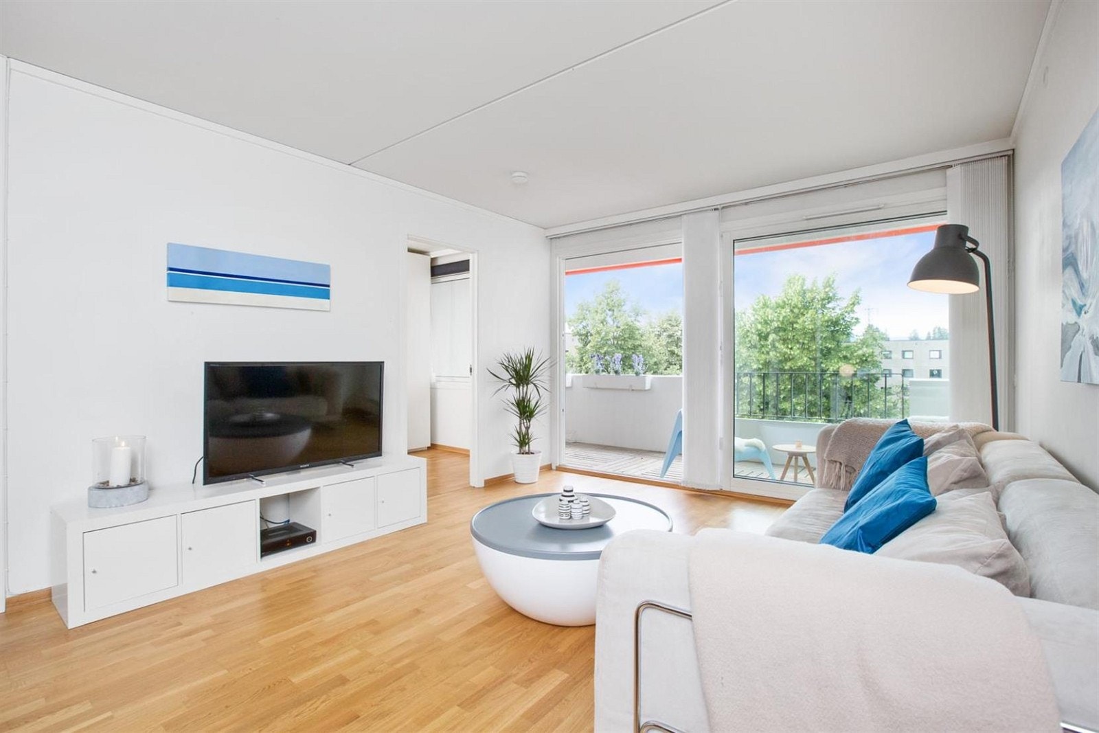 Det er også inngang fra stuen til soverom. Galleribilde