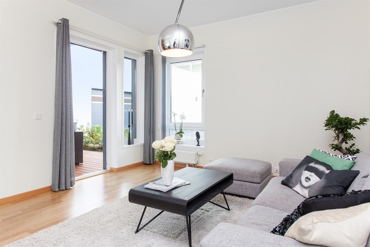 Her har man blant annet parkeringsplass i p-kjeller, fjernvarme, terrasse og lave fellesutgifter. Galleribilde