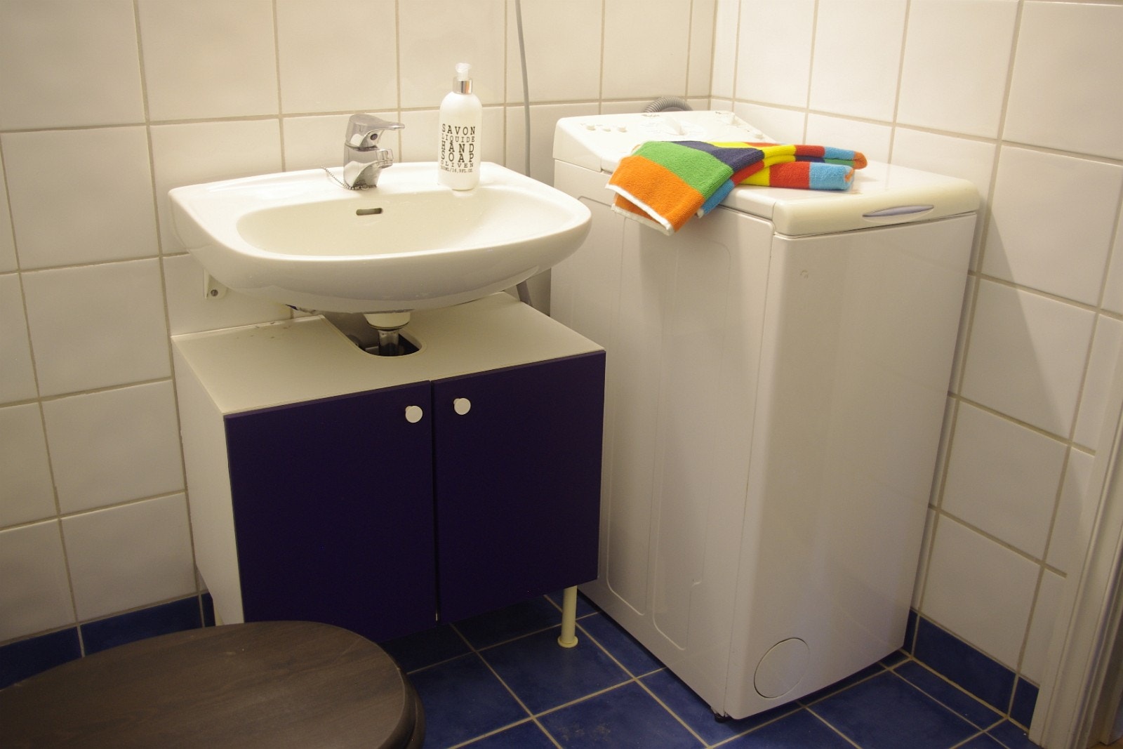 Bad med vaskemaskin Galleribilde