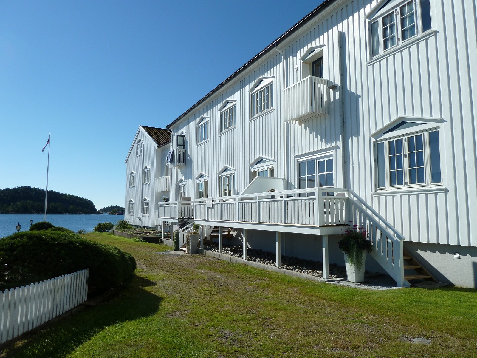 Idyll i sjøkanten Galleribilde