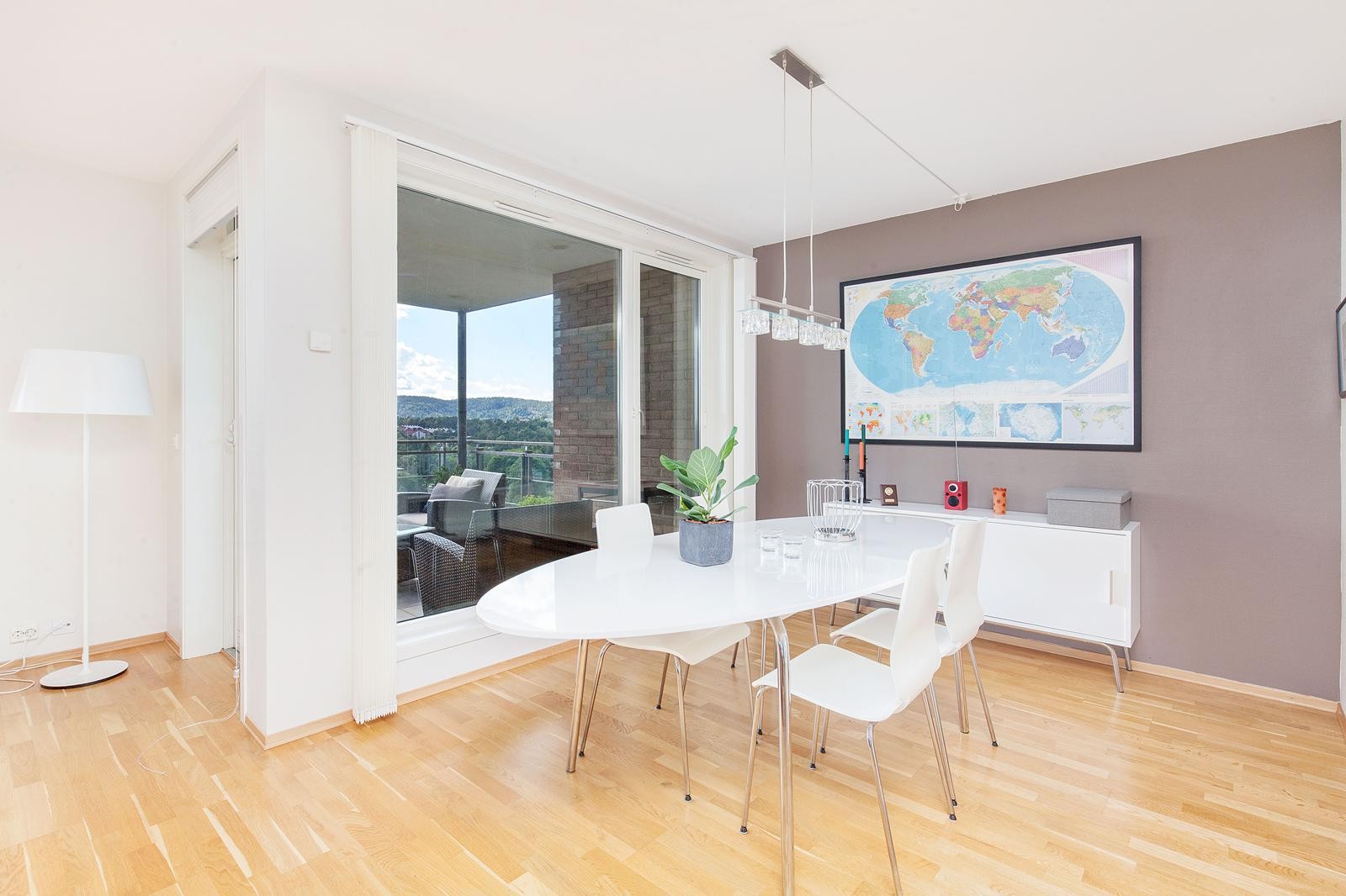 Spisestue med plass til langbord Galleribilde