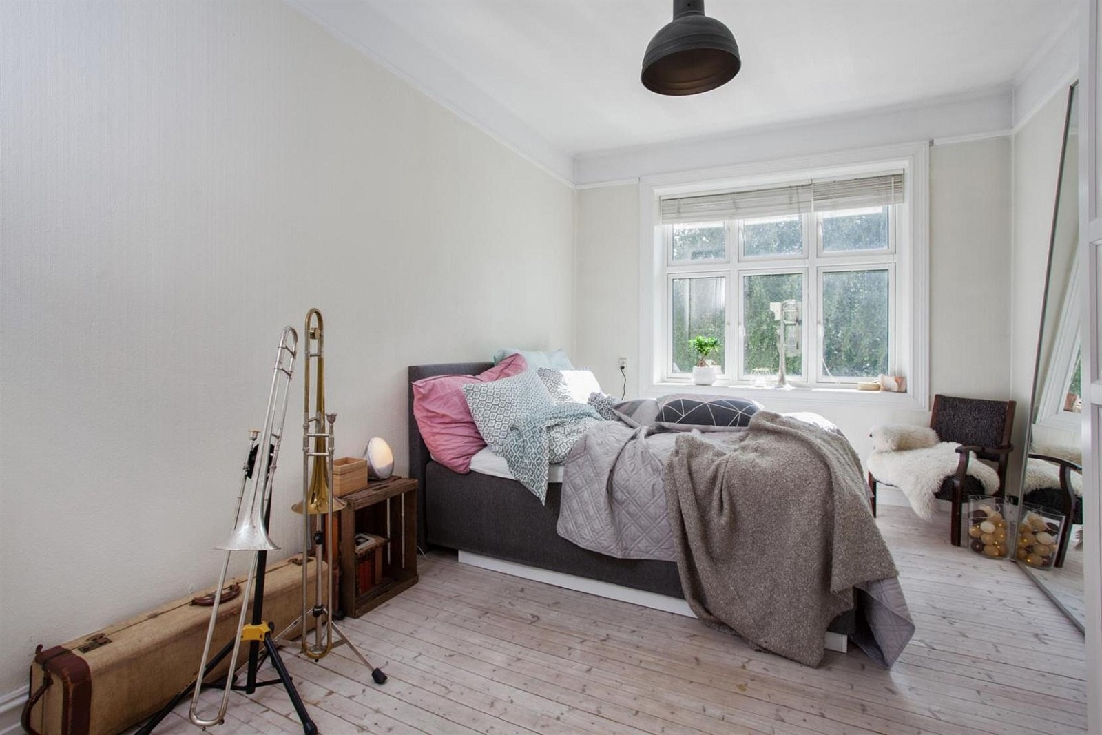 Få ting er så deilig luksuriøst som å krype til køys i et behagelig soverom. Dette er et hyggelig sted å våkne opp eller forsvinne inn i drømmeland. Galleribilde