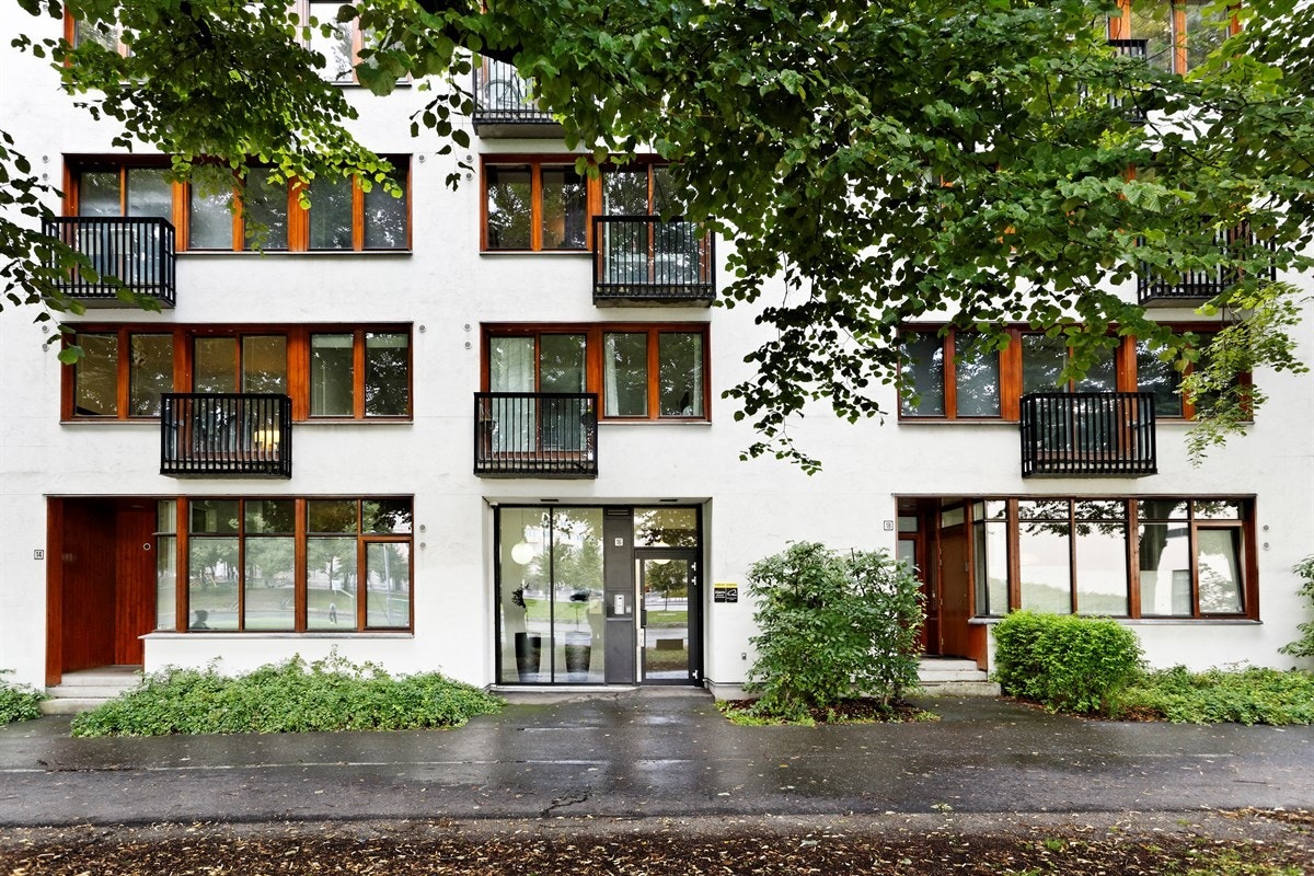 Inngangen til Lille Bislett 16 ligger ut mot ballplassen mellom Bislett Stadion og Dalsbergstien/HiOA Galleribilde