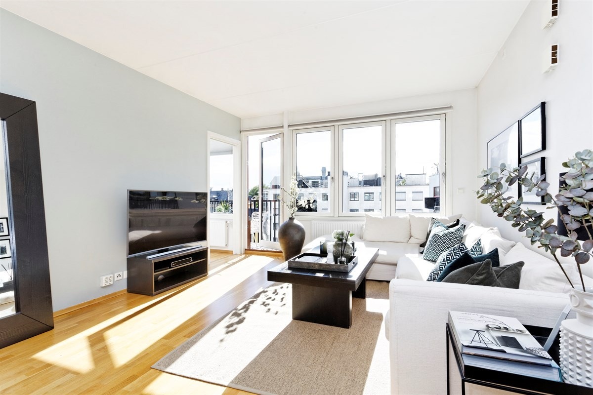 Lille Bislett 16 presentert av Aktiv Majorstuen ved daglig leder Lars-Erik Lindgreen. tlf 90622510 Galleribilde