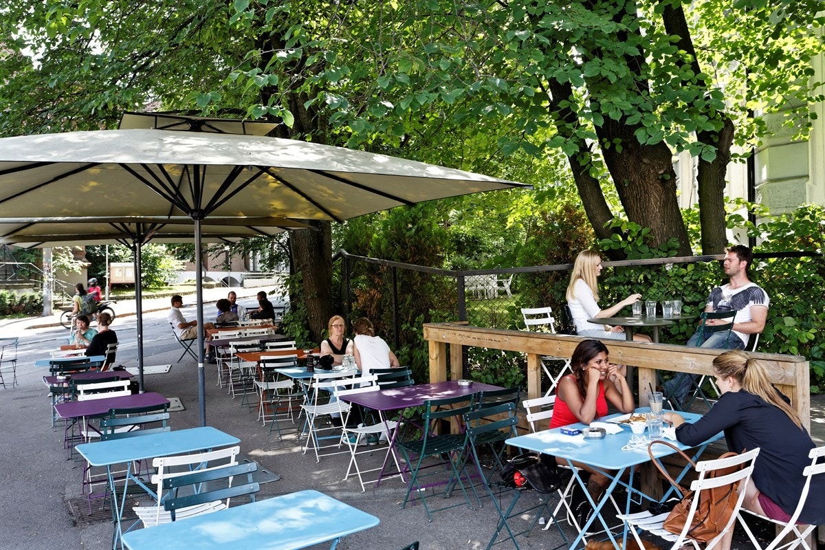 Uteservering på Laundromat Galleribilde