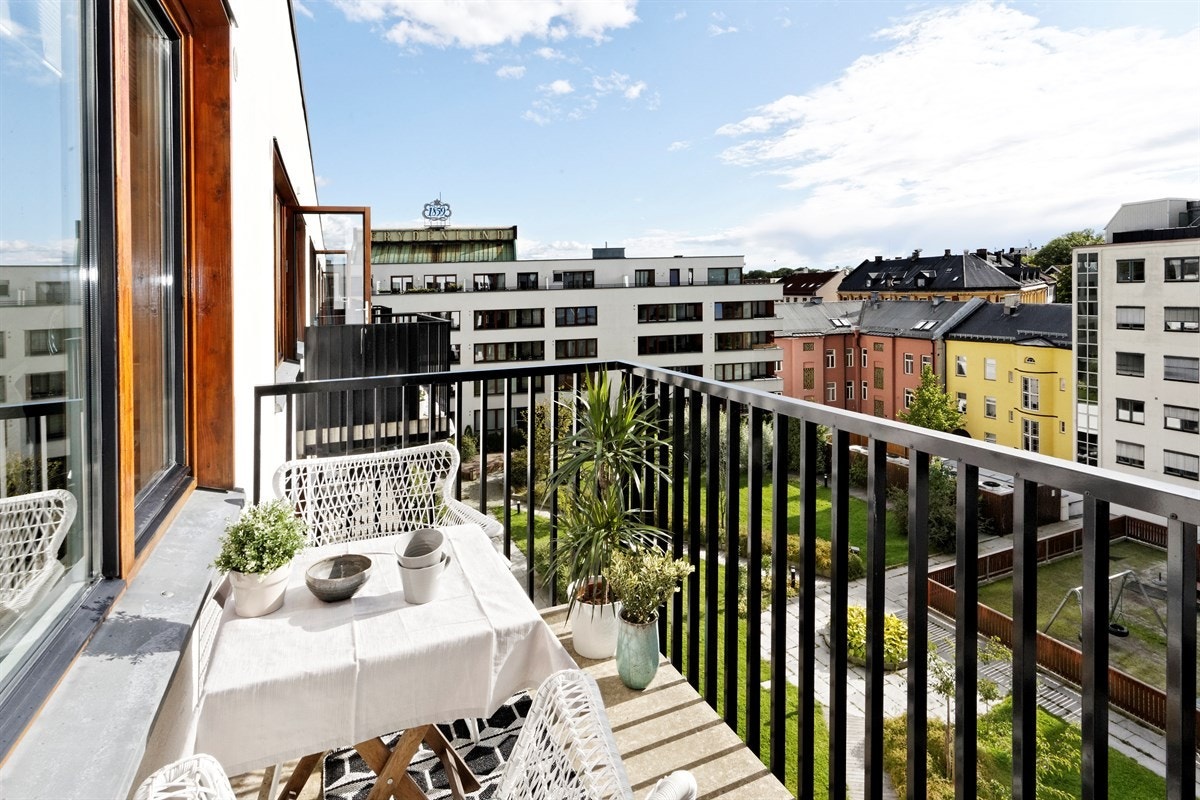 Balkongen er vestvendt og har meget gode solforhold Galleribilde