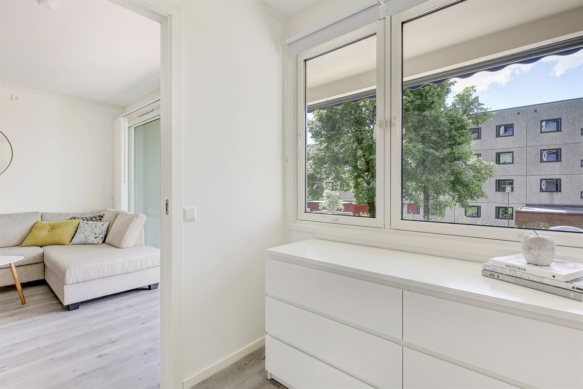 Plass til dobbeltseng og kommode Galleribilde