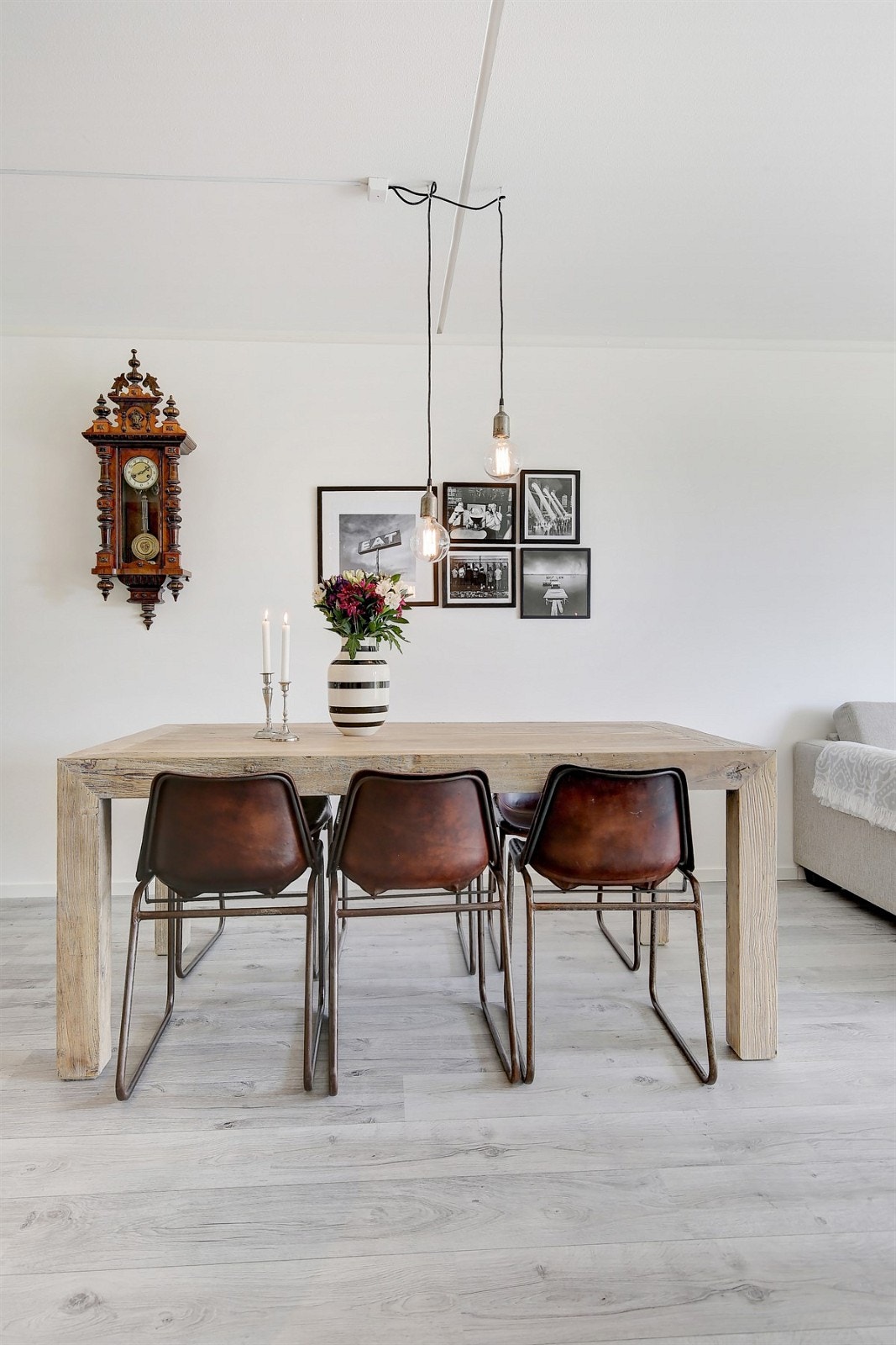 God plass til spisegruppe gir deg muligheten til å invitere til et festmåltid. Galleribilde