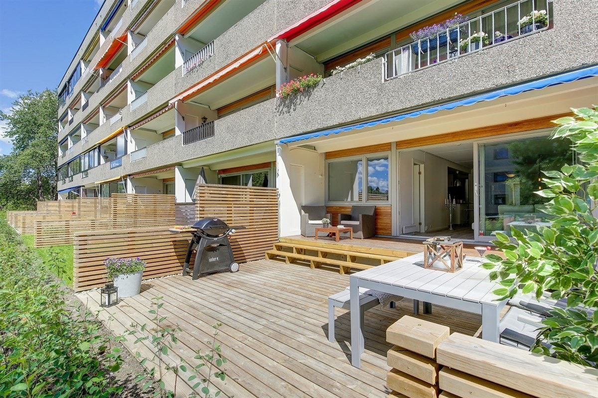 Terrassens størrelse er ca. 33m² og direkte adkomst til fellesareal. Galleribilde