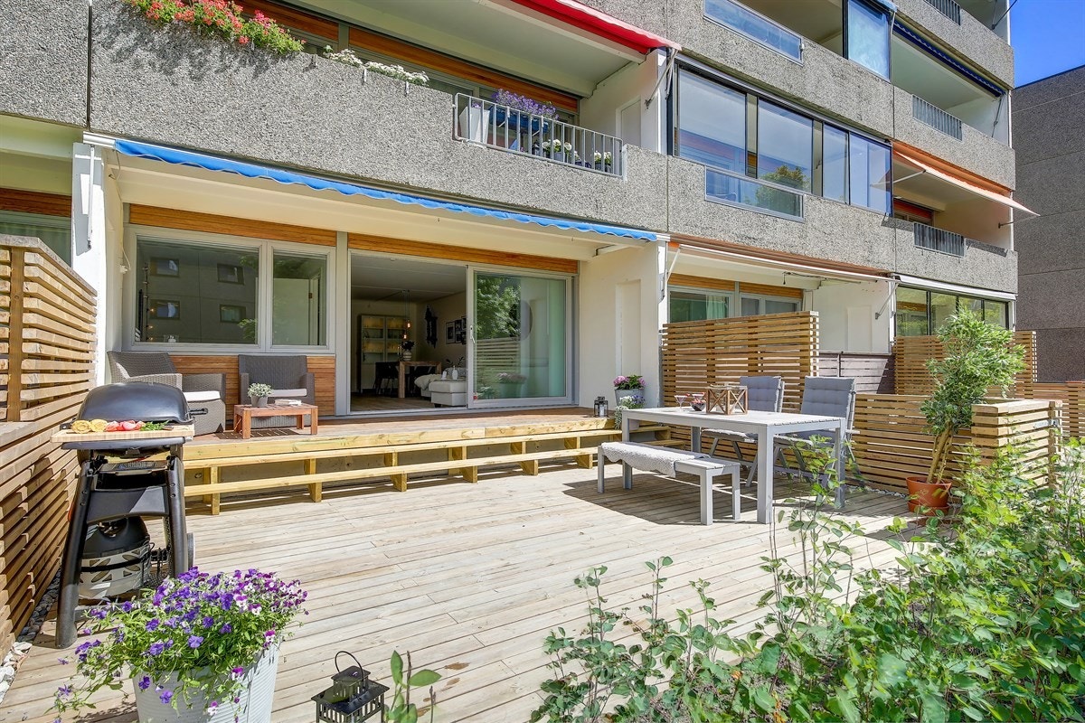 Inviter venner på en god grillmiddag og noe godt i glasset i sommerhalvåret. Galleribilde