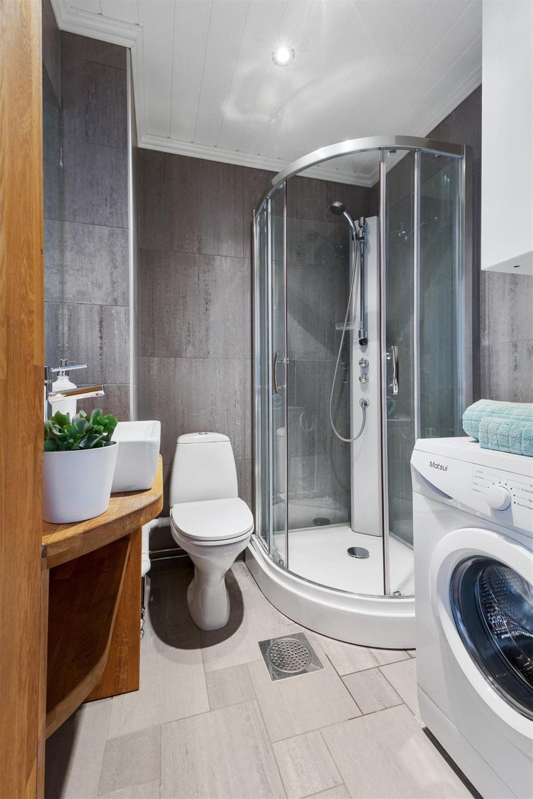 Pent flislagt bad. Galleribilde