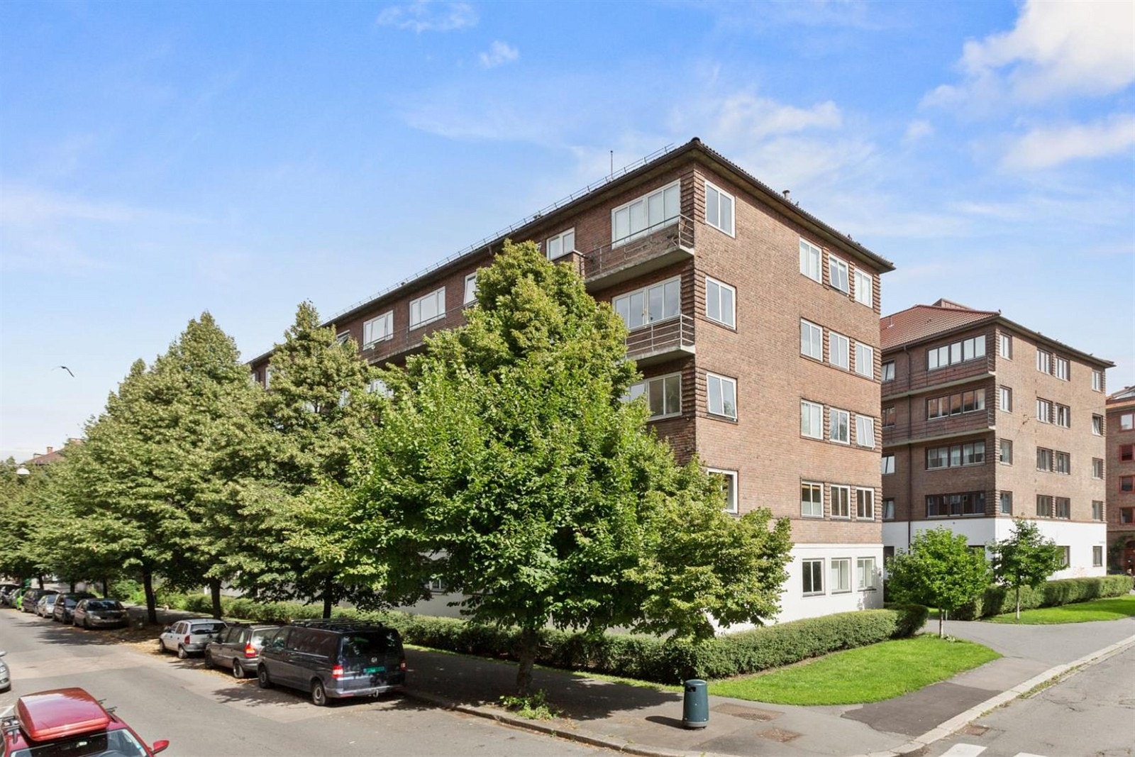 Fra boligen er det kort vei til servicetilbud og fasiliteter. Galleribilde