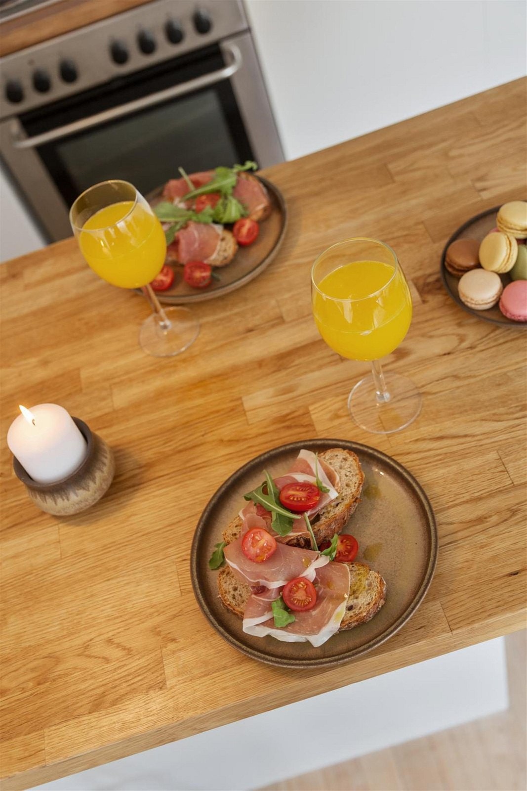 Praktisk kjøkkenøy med spiseplass. Galleribilde