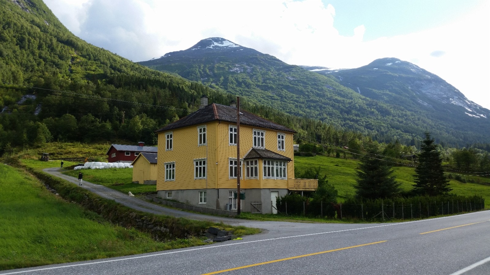 Fasade frå RV15 Galleribilde