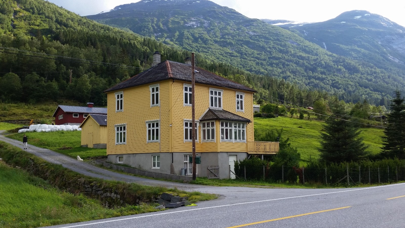 Fasade frå RV15 Galleribilde