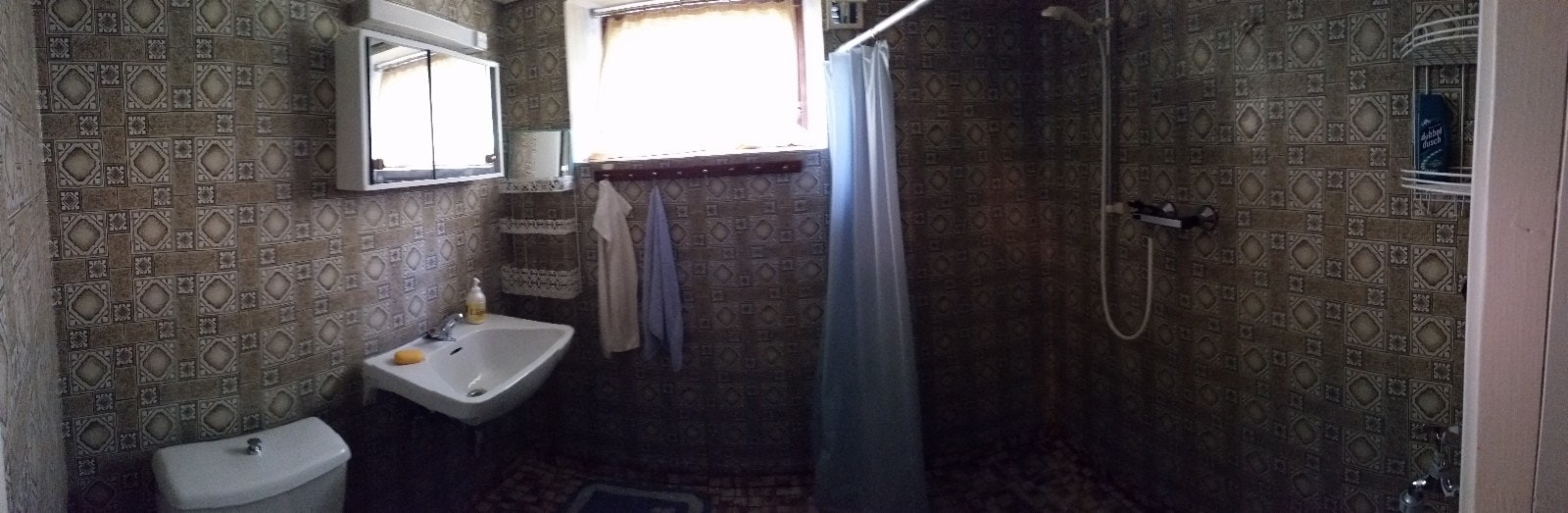 Kjellar, bad med toalett og dusj. Galleribilde