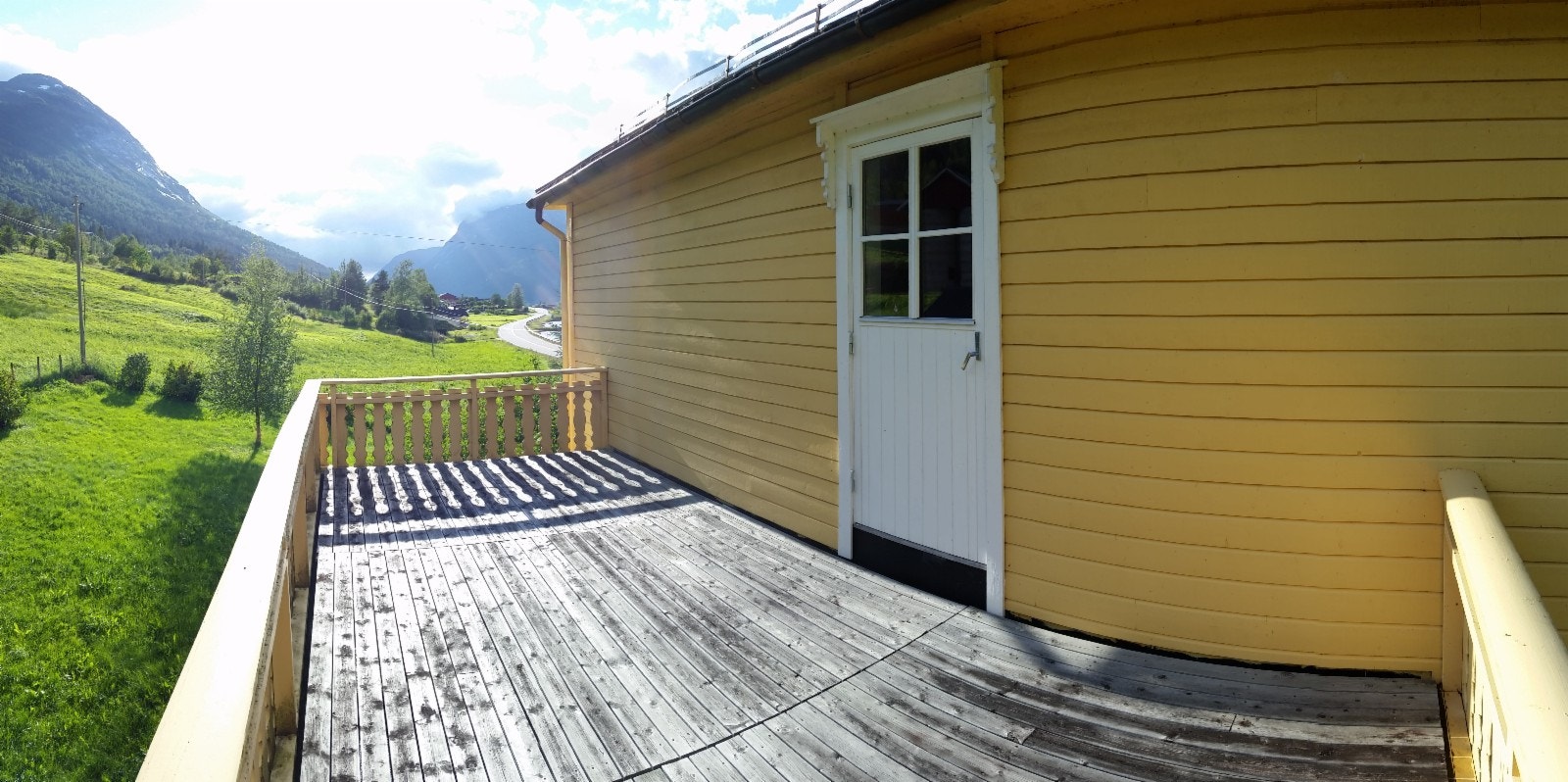 2. etasje, ute på den øvre verandaen. Galleribilde