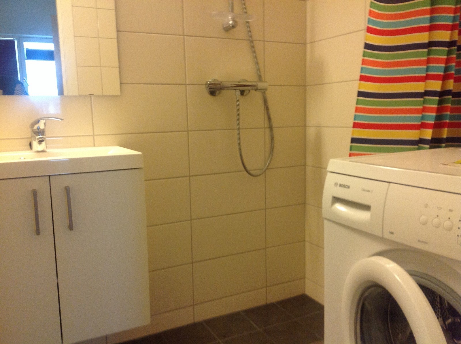 Stort bad/toalett/vaskerom Galleribilde