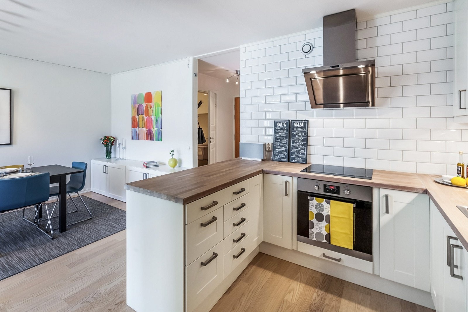 Åpen og moderne kjøkkenløsning Galleribilde