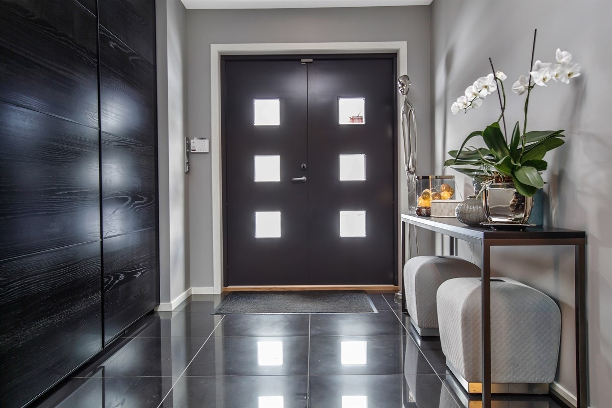 Hyggelig og romslig hall med god garderobeplass Galleribilde