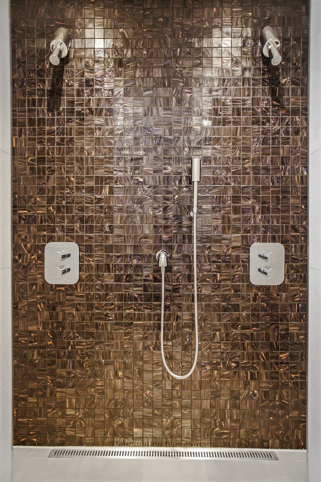 Dusjnisje med dobbeldusj Galleribilde