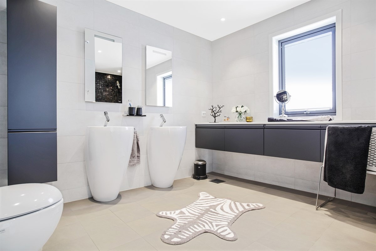 Delikat bad med moderne løsninger Galleribilde