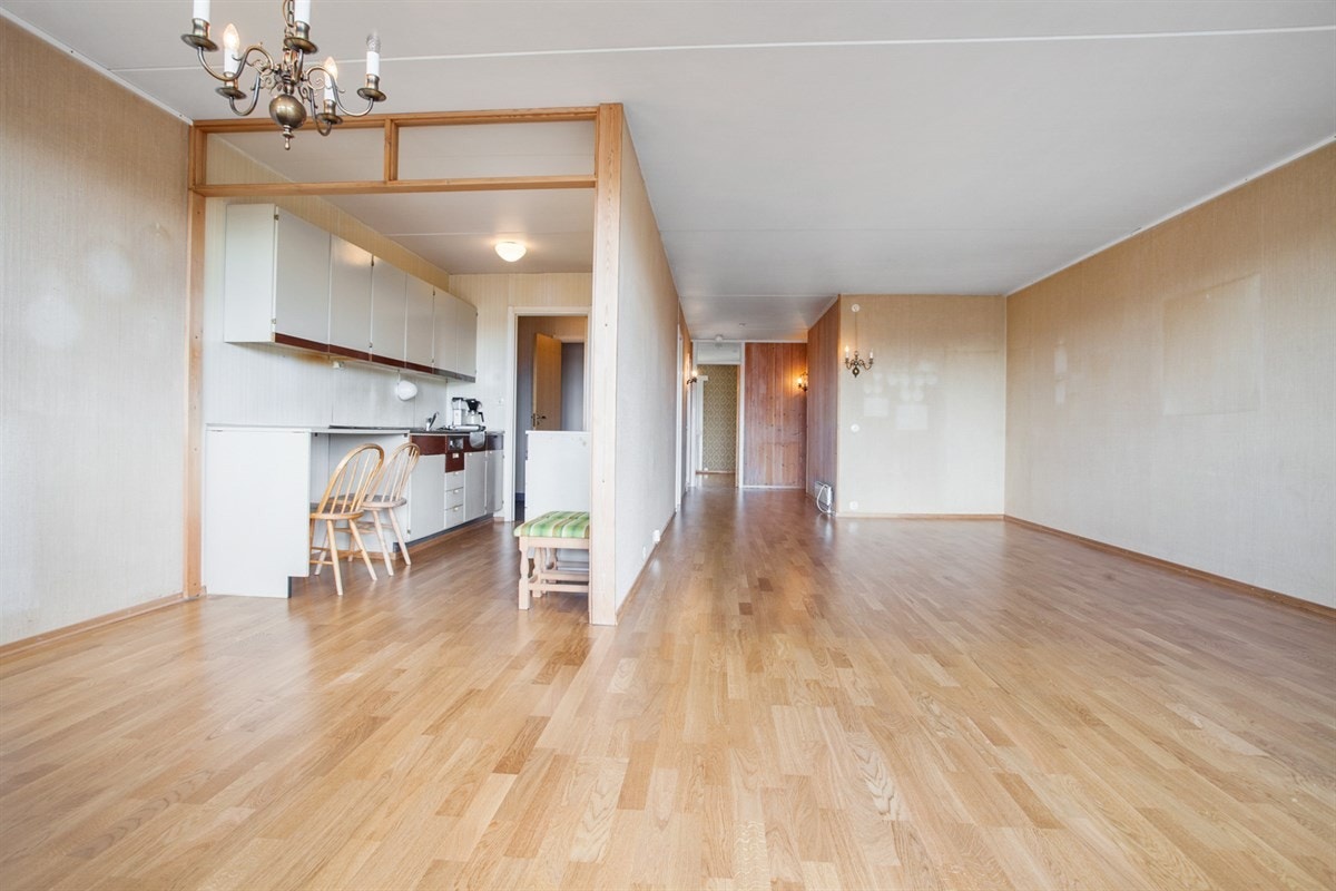 Stue | Stuen er stor som gjør det mulig å møblere på flere måter | Galleribilde