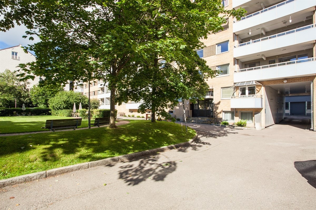 Inngang fra bakgård Galleribilde