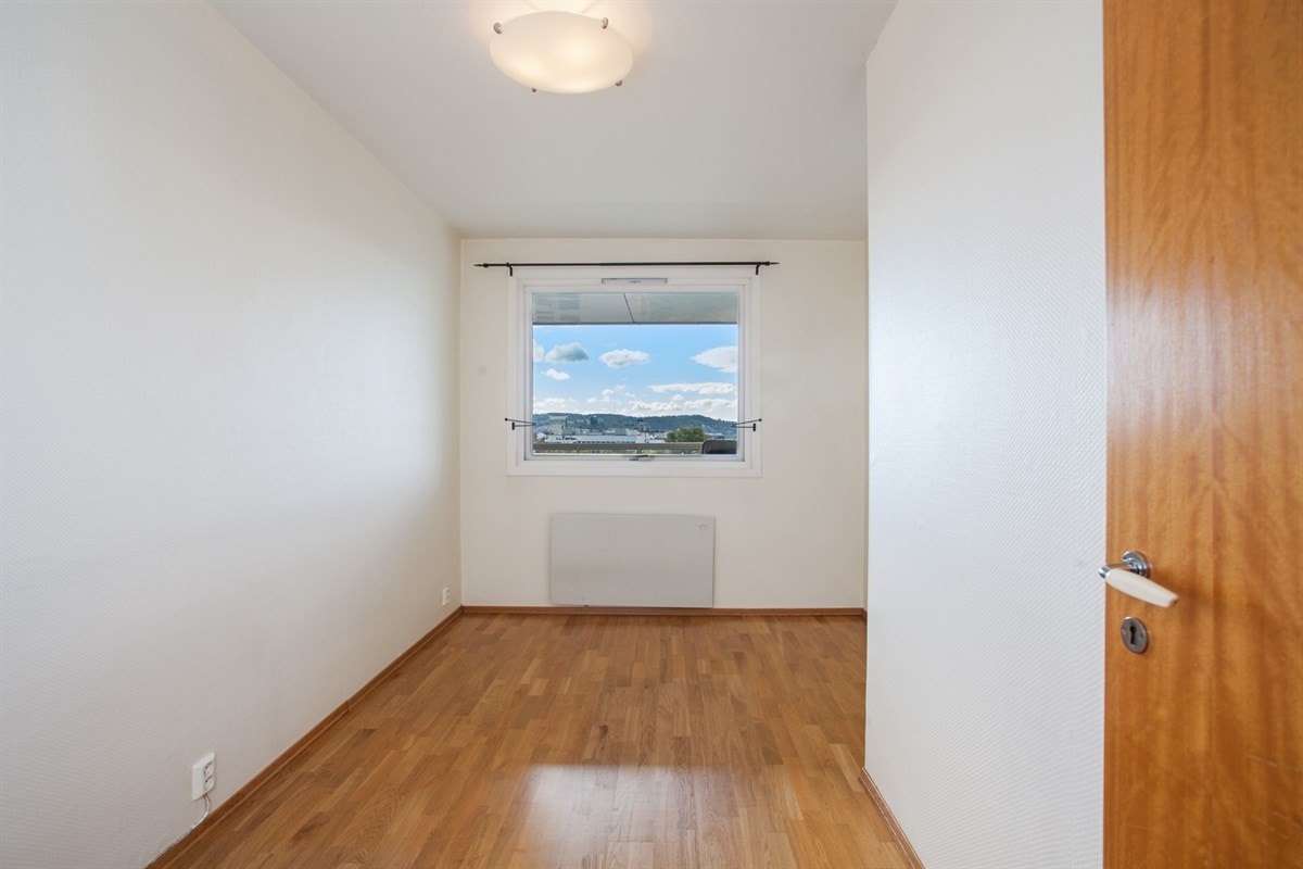 Soverom med plass til seng og garderobeskap | Vender mot bakgård Galleribilde