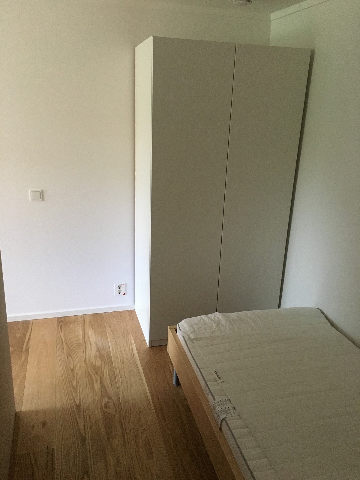 Flott sovealkove med garderobeskap. Galleribilde