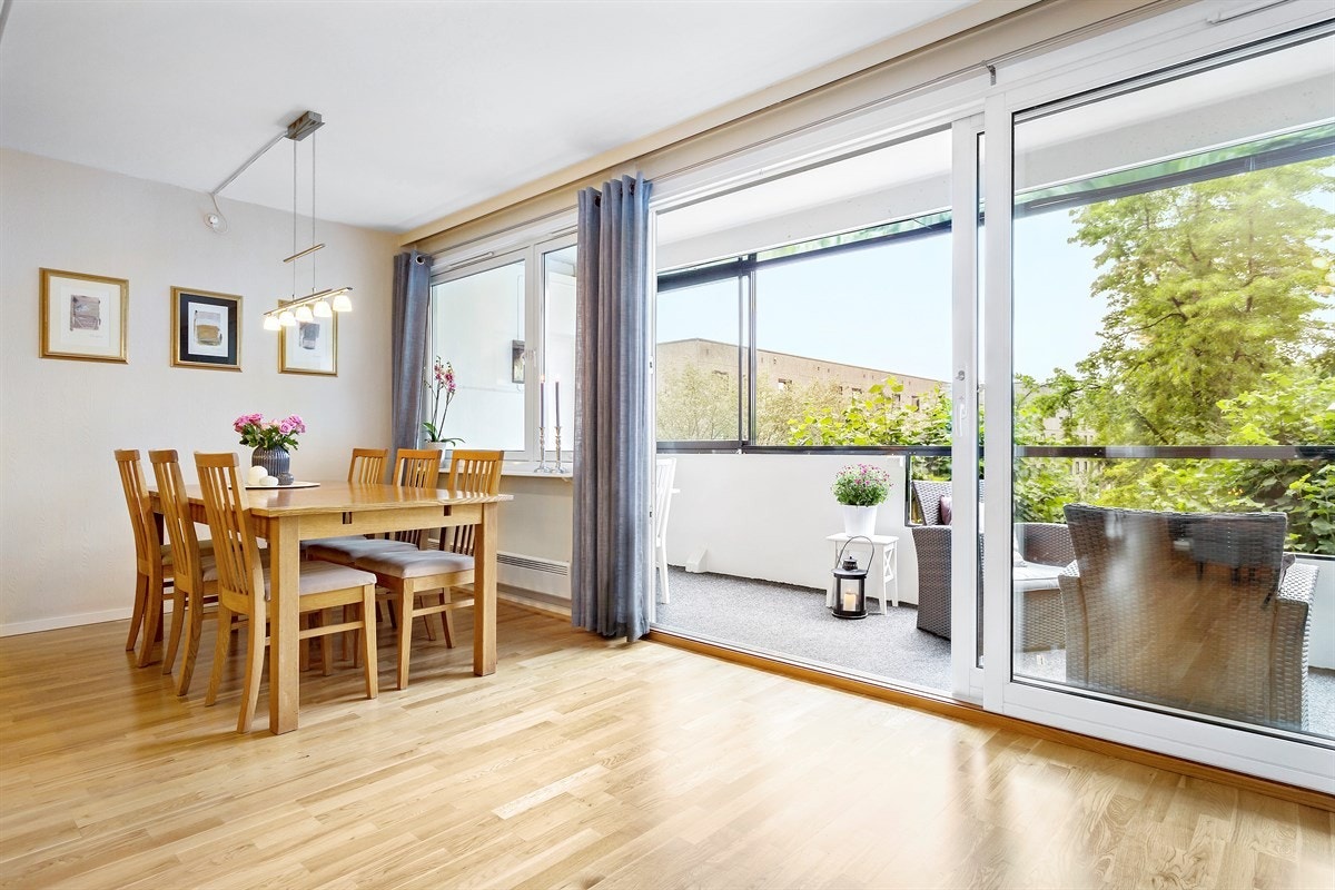 Løsningen gir god plass til en trivelig spiseplass med utsyn Galleribilde