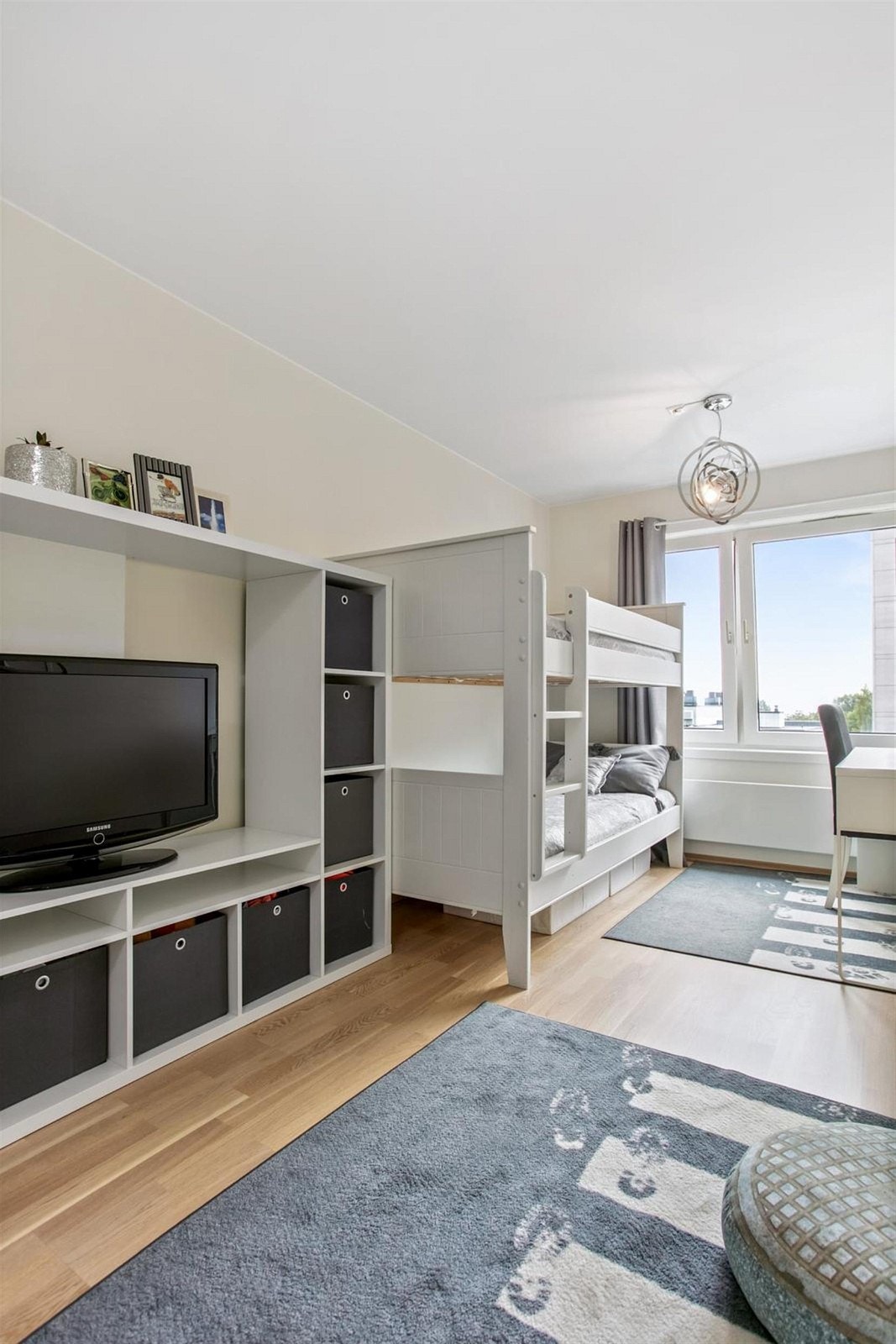 Fint oppholdsrom for barna i familien. Galleribilde