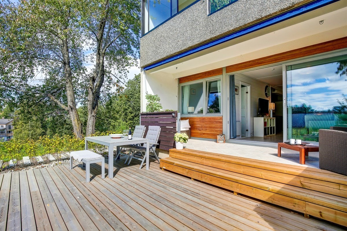 Inviter venner på en god grillmiddag og noe godt i glasset i sommerhalvåret. Galleribilde