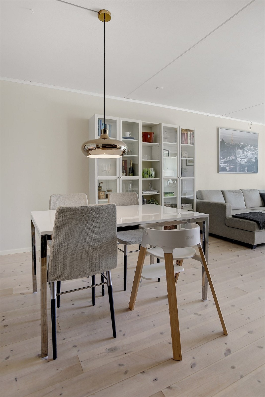 God plass til spisegruppe gir deg muligheten til å invitere til et festmåltid. Galleribilde