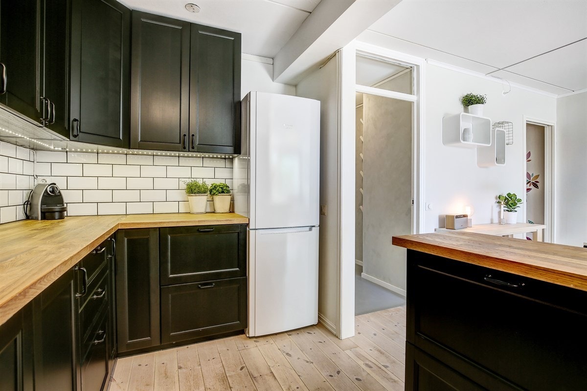 Kombinert kjøl/frys i nisje. Galleribilde