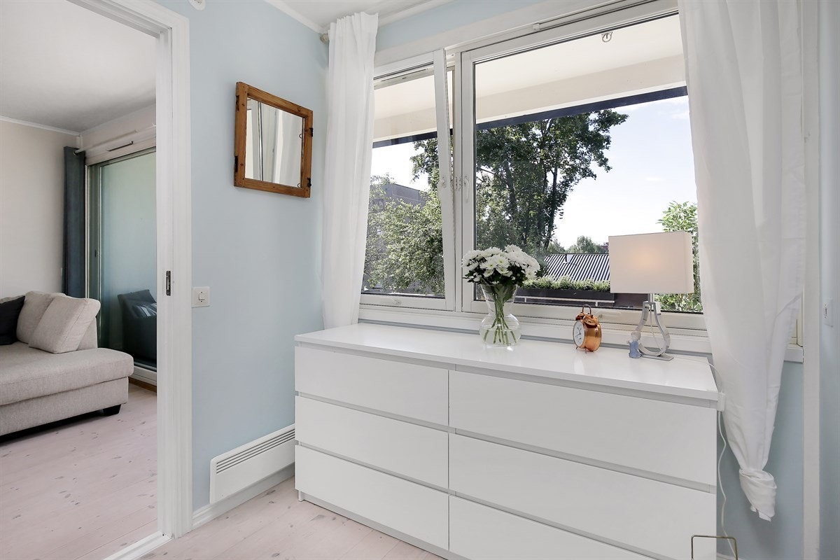 Plass til dobbeltseng og kommode. Galleribilde