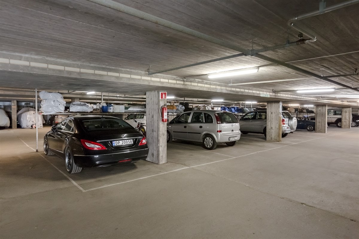 Denne leiligheten har garasjeplass nr. 34 i låsbart underjordisk garasjeanlegg Galleribilde
