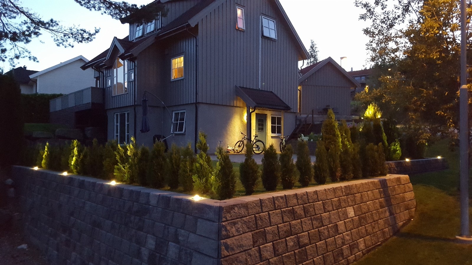 Sokkelleilighet med egen og skjermet inngang. Galleribilde