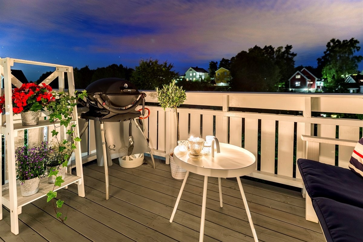 Her kan man nyte solen og grillmaten til sene kveldstimer Galleribilde