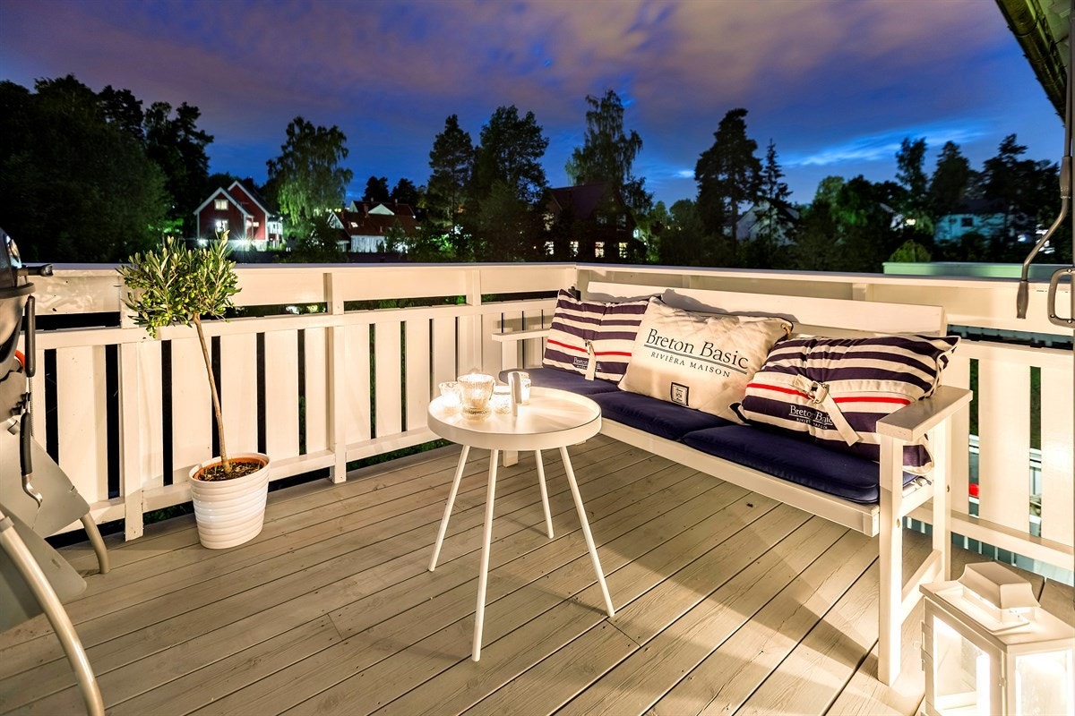 Den vestvendte balkongen er på 6,5 m² Galleribilde