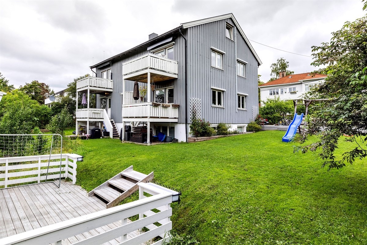 Frodig og idyllisk felleshage Galleribilde